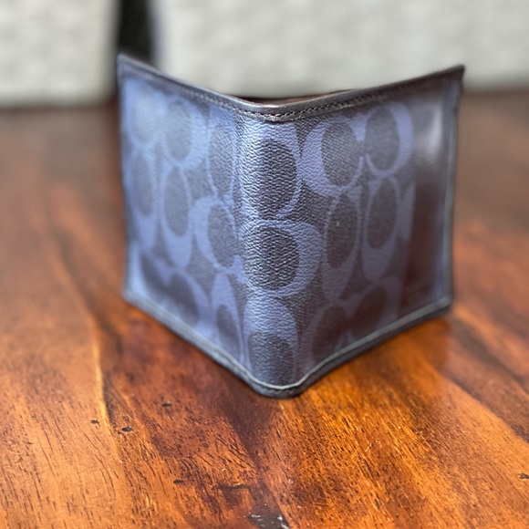 Authentic COACH Men’s Bi-fold Wallet - Picture 3 of 5